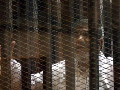عاجل : رفع جلسة محاكمة مرسي عقب انسحاب هيئة الدفاع 