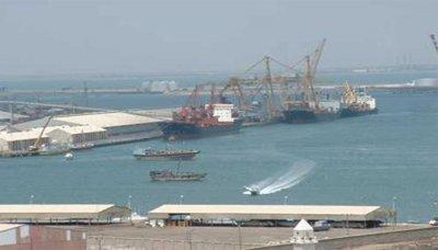 افراغ 91 ألف طن من مادة القمح الروسي والاسترالي بميناء عدن