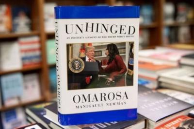 كتاب "المعتوه" عن ترامب لأوماروسا نيومان من أكثر الكتب مبيعا في أمريكا
