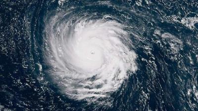 "فيديو" لإعصار فلورنسا يدب الرعب في قلوب المشاهدين!