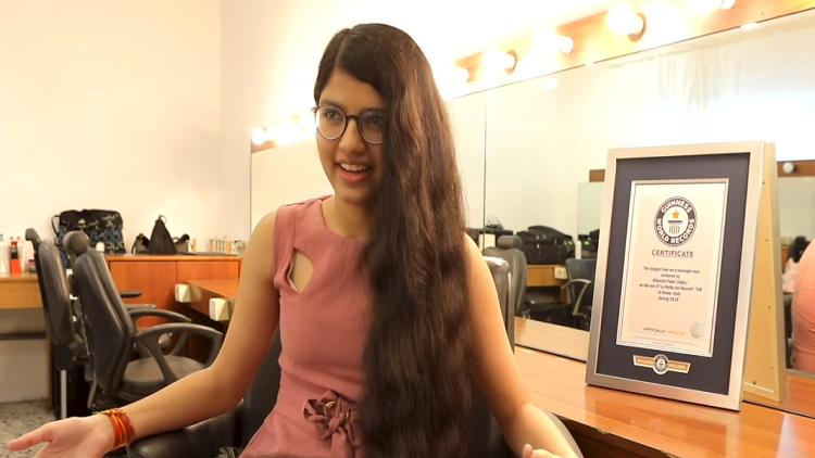 هندية تدخل "غينيس" لامتلاكها أطول شعر في العالم (فيديو)